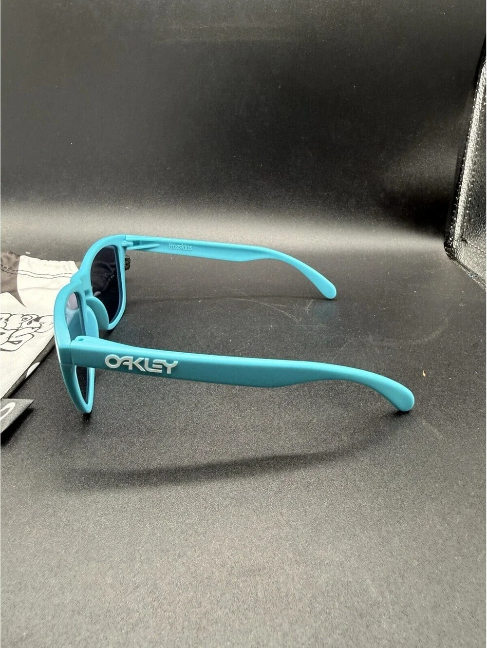 Oakley Frogskin Matte Turquoise/Grey Lenses 03-217